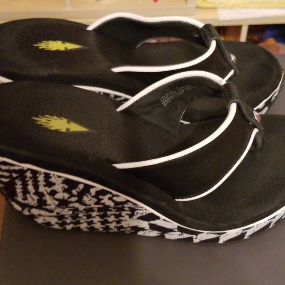 Shoes - Picture 2 of 14